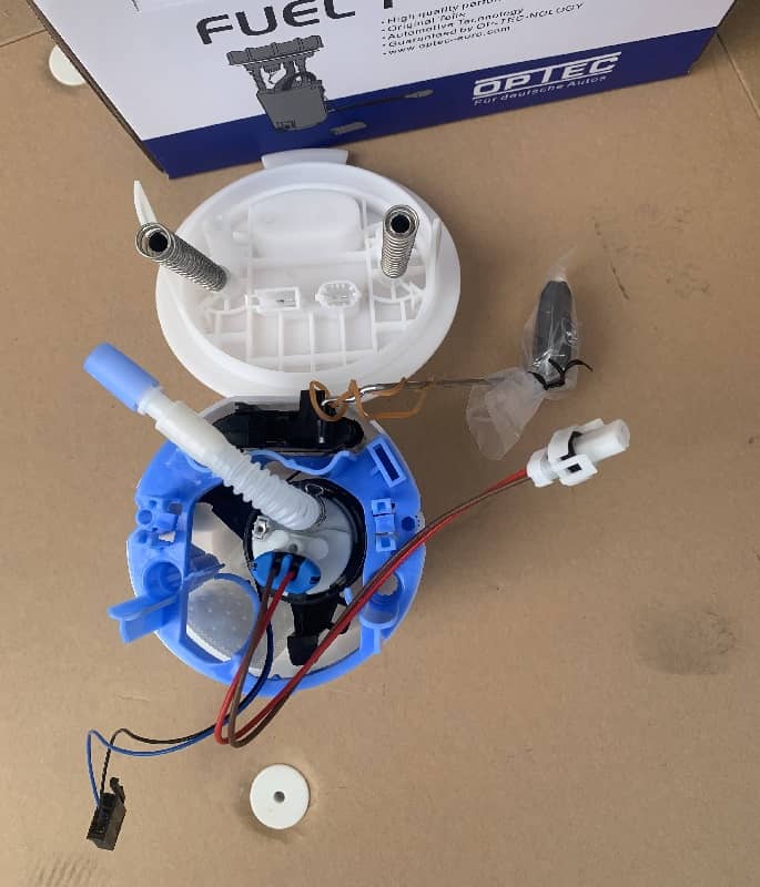 Fuel Pump Assembly For Mercedes-Benz W204 Glk350. C350. 3.0, 3.5L, 3.0L. C300