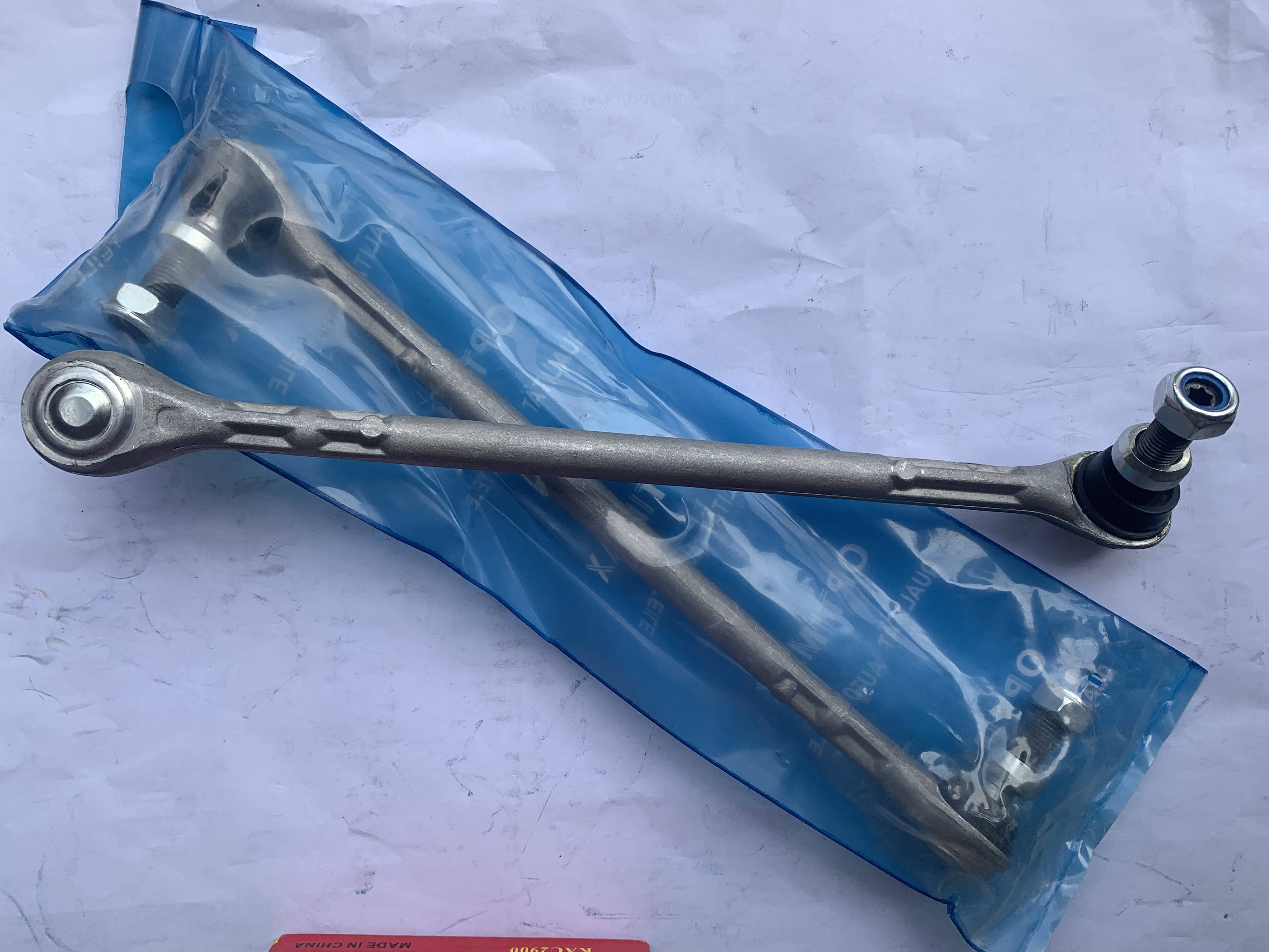 Stabilizer Bar Link Rod Strut, Left and Right.  Fits MERCEDES W204