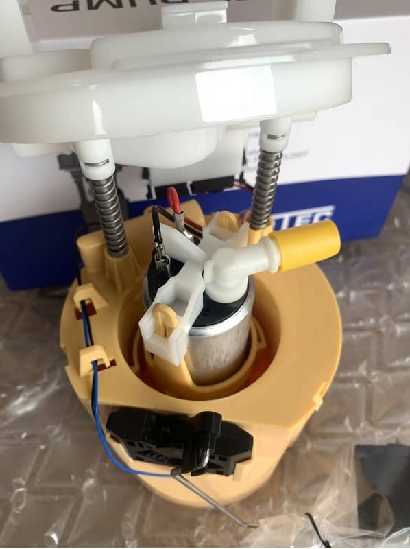 Fuel Pump Assembly For Mercedes-Benz S212 W212 09-10