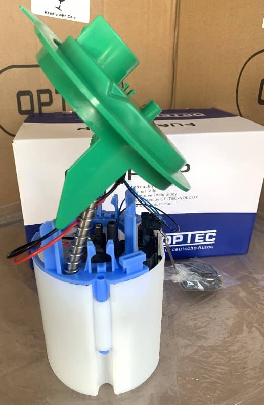 Fuel Pump Assembly For Mercedes-Benz W204 W212 X204 C300 C350 E350 E500 GLK350
